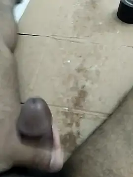 Snapshot of cenyon124 chatting on 12/15/25, 04:00 cenyon124 online show from 12/15/25, 04:00