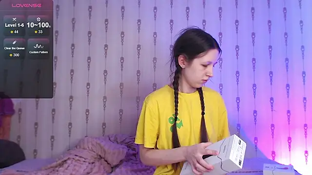 ur kitty   online show from 01/13/26, 09:03