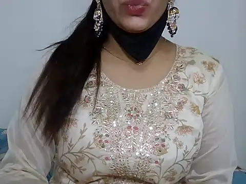 sparkling queen online show from 01/01/25, 04:18