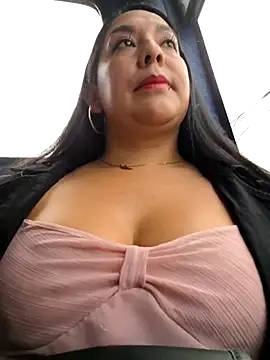 Snapshot of Bella_keny chatting on 06/15/26, 07:05 Bella keny online show from 06/15/26, 07:05