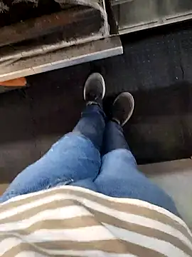 Snapshot of A_man_in_public chatting on 09/13/25, 04:18 A man in public online show from 09/13/25, 04:18