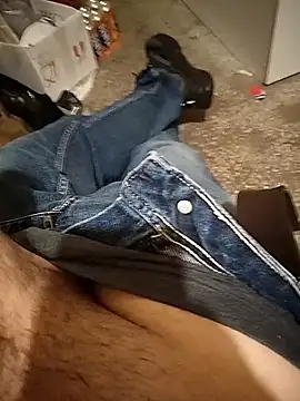 Snapshot of A_man_in_public chatting on 09/30/25, 06:24 A man in public online show from 09/30/25, 06:24