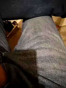 Snapshot of A_man_in_public chatting on 10/01/25, 07:42 A man in public online show from 10/01/25, 07:42