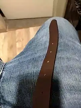 Snapshot of A_man_in_public chatting on 10/03/25, 07:55 A man in public online show from 10/03/25, 07:55