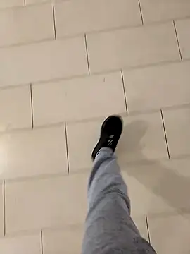 Snapshot of A_man_in_public chatting on 11/05/25, 03:01 A man in public online show from 11/05/25, 03:01