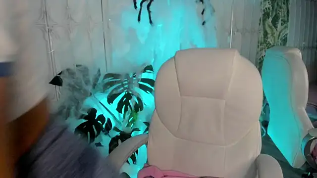 Snapshot of cute_hollywood chatting on 10/20/25, 08:53 cute hollywood online show from 10/20/25, 08:53