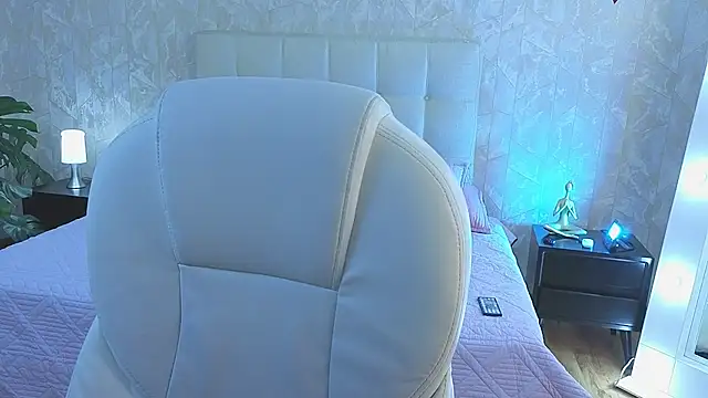 cute hollywood online show from 03/19/26, 08:02