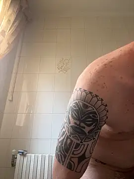 Snapshot of iltoscano95 chatting on 09/14/25, 01:21 iltoscano95 online show from 09/14/25, 01:21