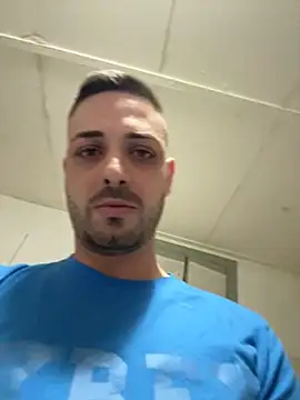 Snapshot of iltoscano95 chatting on 10/31/25, 07:04 iltoscano95 online show from 10/31/25, 07:04