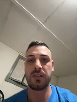 Snapshot of iltoscano95 chatting on 11/01/25, 05:59 iltoscano95 online show from 11/01/25, 05:59