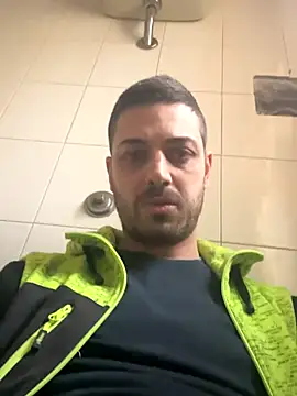 Snapshot of iltoscano95 chatting on 11/22/25, 01:10 iltoscano95 online show from 11/22/25, 01:10