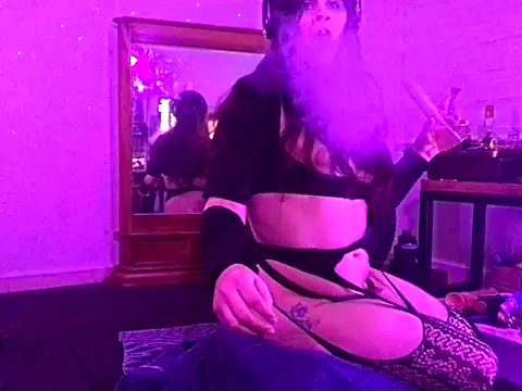 Snapshot of kinkstar5 chatting on 11/02/25, 09:22 kinkstar5 online show from 11/02/25, 09:22