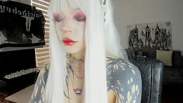 Snapshot of SophieHill_gh chatting on 03/25/26, 07:09 SophieHill gh online show from 03/25/26, 07:09