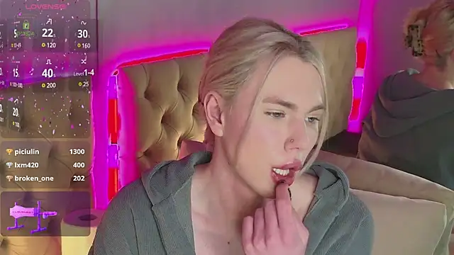 DanielPaige  online show from 02/05/25, 07:42