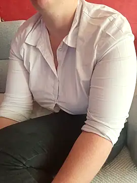 cruellaculdenfer67 online show from 10/14/25, 08:26