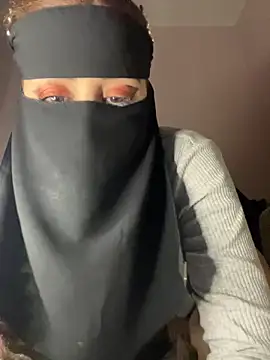 Snapshot of Jumanaa chatting on 03/27/26, 12:27 Jumanaa online show from 03/27/26, 12:27