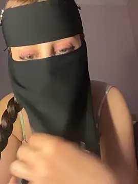 Snapshot of Jumanaa chatting on 04/05/26, 09:23 Jumanaa online show from 04/05/26, 09:23