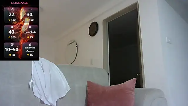 saramartinez1000 online show from 02/25/25, 07:25