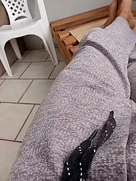 Snapshot of Din0071 chatting on 12/08/24, 03:35 Din0071 online show from 12/08/24, 03:35