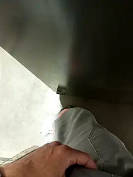 Snapshot of Din0071 chatting on 12/17/24, 11:16 Din0071 online show from 12/17/24, 11:16