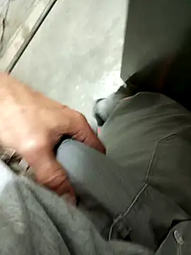 Snapshot of Din0071 chatting on 12/18/24, 11:51 Din0071 online show from 12/18/24, 11:51