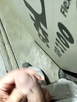 Snapshot of Din0071 chatting on 01/16/25, 10:44 Din0071 online show from 01/16/25, 10:44