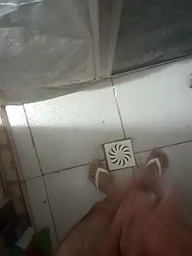 Snapshot of Din0071 chatting on 09/29/25, 02:33 Din0071 online show from 09/29/25, 02:33