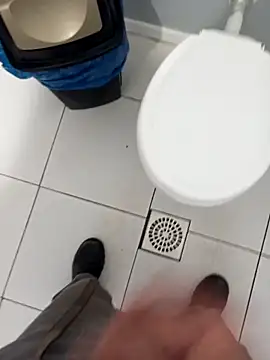 Snapshot of Din0071 chatting on 10/11/25, 02:26 Din0071 online show from 10/11/25, 02:26