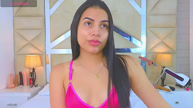 Tiphani walker  online show from 09/30/25, 11:54