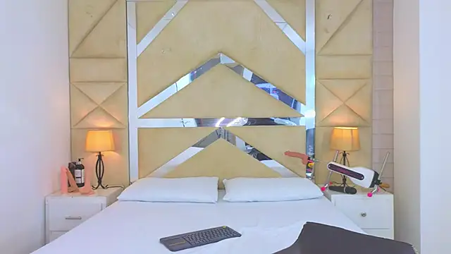 Tiphani walker  online show from 12/13/25, 11:32