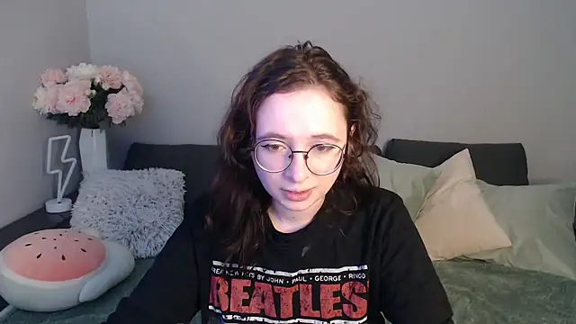 Mini Diva online show from 02/02/25, 09:08