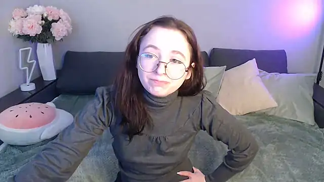 Mini Diva online show from 02/11/25, 09:09