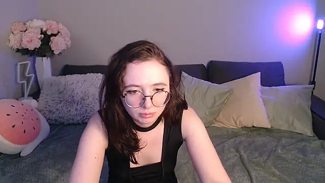 Mini Diva online show from 02/14/25, 12:25