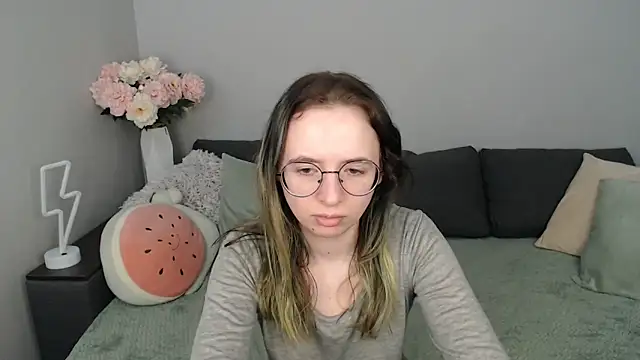 Mini Diva online show from 09/13/25, 08:14