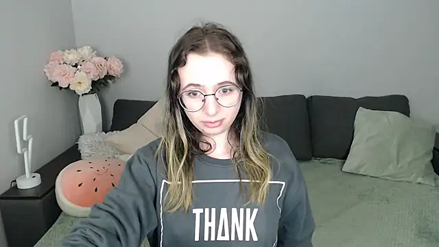 Mini Diva online show from 10/18/25, 08:04