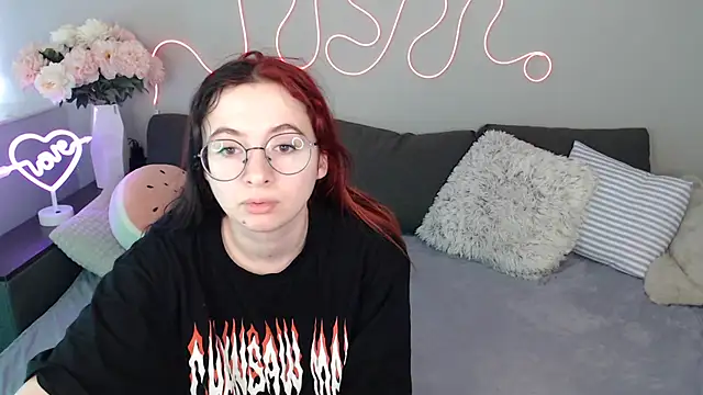 Mini Diva online show from 11/15/25, 09:17