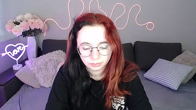 Mini Diva online show from 11/18/25, 09:03