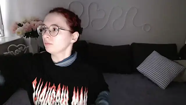 Mini Diva online show from 11/28/25, 09:12