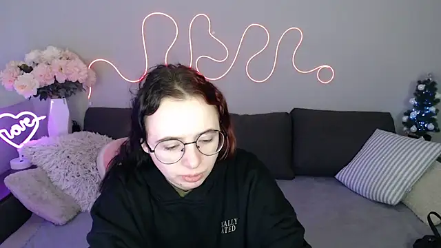 Mini Diva online show from 12/21/25, 09:05