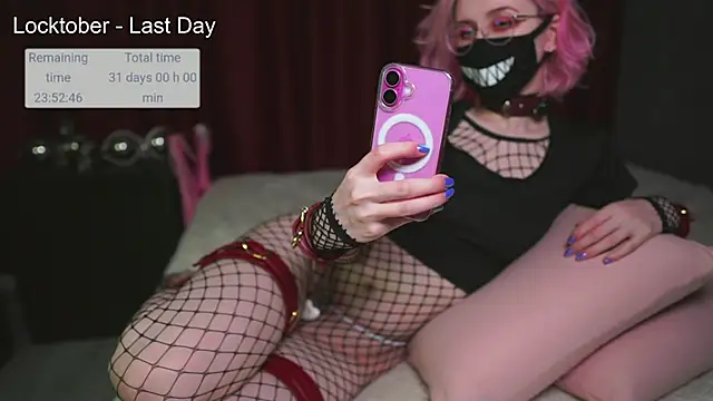 Snapshot of Ruby_x_Jaxon chatting on 10/31/25, 05:47 Ruby x Jaxon online show from 10/31/25, 05:47