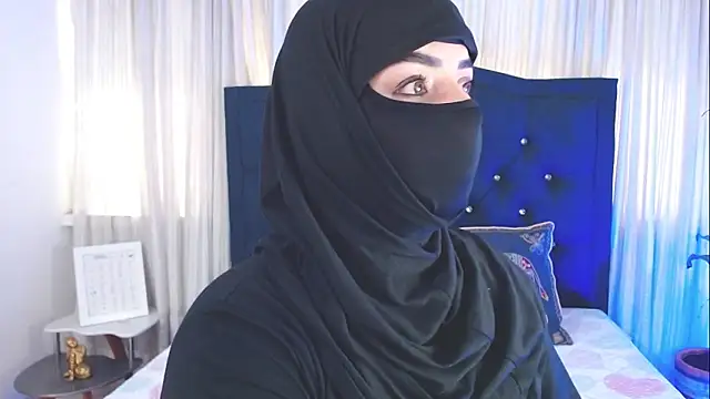 Snapshot of Uzra_hayed chatting on 10/26/25, 02:23 Uzra hayed online show from 10/26/25, 02:23