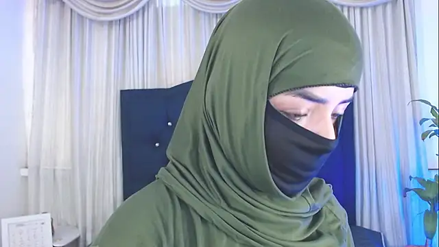 Snapshot of Uzra_hayed chatting on 11/19/25, 08:53 Uzra hayed online show from 11/19/25, 08:53