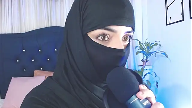 Snapshot of Uzra_hayed chatting on 11/21/25, 08:18 Uzra hayed online show from 11/21/25, 08:18