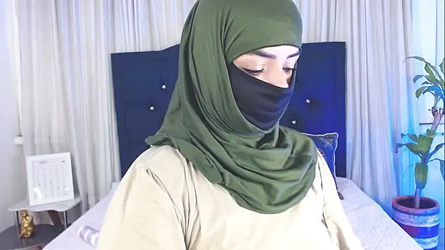 Snapshot of Uzra_hayed chatting on 11/24/25, 07:46 Uzra hayed online show from 11/24/25, 07:46