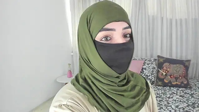 Snapshot of Uzra_hayed chatting on 04/27/26, 02:04 Uzra hayed online show from 04/27/26, 02:04