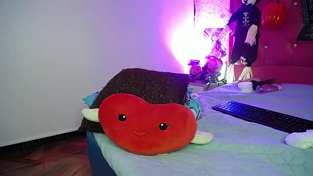 Snapshot of luly_pink chatting on 10/25/25, 11:07 luly pink online show from 10/25/25, 11:07