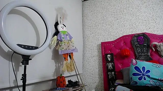 Snapshot of luly_pink chatting on 10/29/25, 01:30 luly pink online show from 10/29/25, 01:30