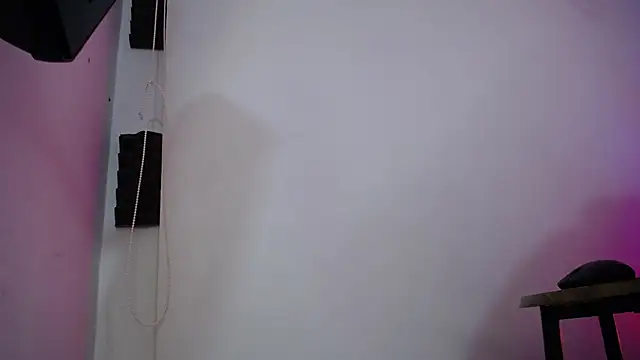 Snapshot of luly_pink chatting on 10/30/25, 04:03 luly pink online show from 10/30/25, 04:03