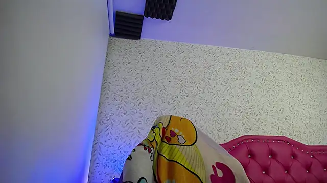 Snapshot of luly_pink chatting on 11/22/25, 01:37 luly pink online show from 11/22/25, 01:37