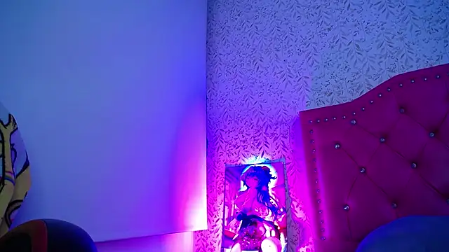 Snapshot of luly_pink chatting on 11/26/25, 04:35 luly pink online show from 11/26/25, 04:35